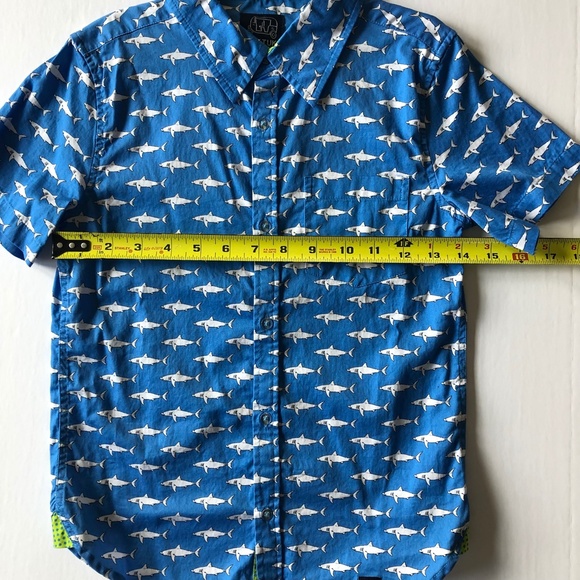 TukTuk Mako Sharks in Blue Short Sleeve Button Down Shirt - Picture 4 of 7